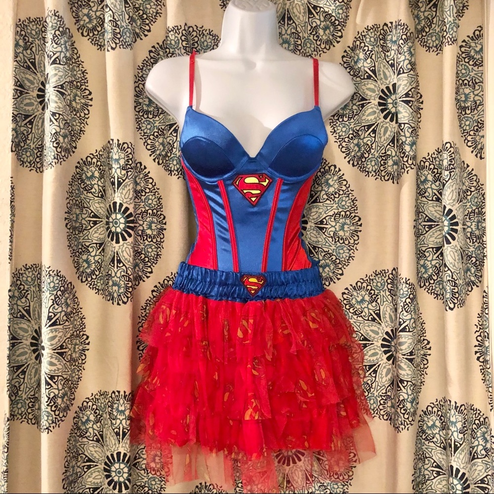 NWOT 4 piece super woman Halloween costume